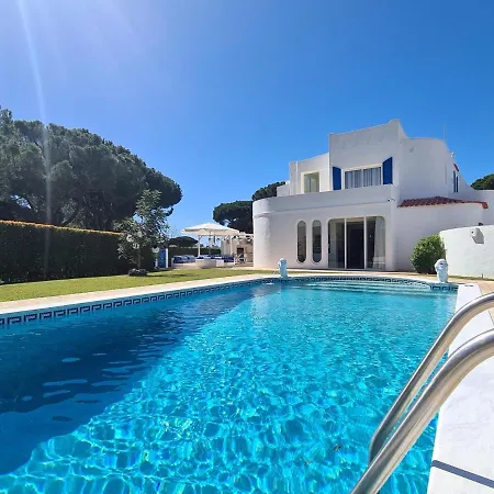 Villa Azul: Luxury Retreat With Private Pool And Club Access