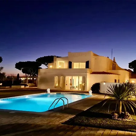 Villa Azul: Luxury Retreat With Private Pool And Club Access