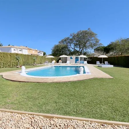 Villa Azul: Luxury Retreat With Private Pool And Club Access Vilamoura