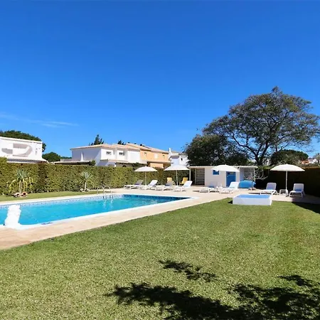 Azul: Luxury Retreat With Private Pool And Club Access Villa